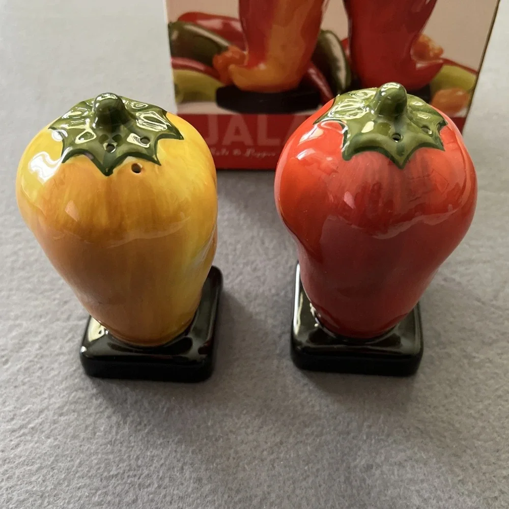 Clay Art Jalapeño Salt And‎ Pepper Shaker Set Retro 2006